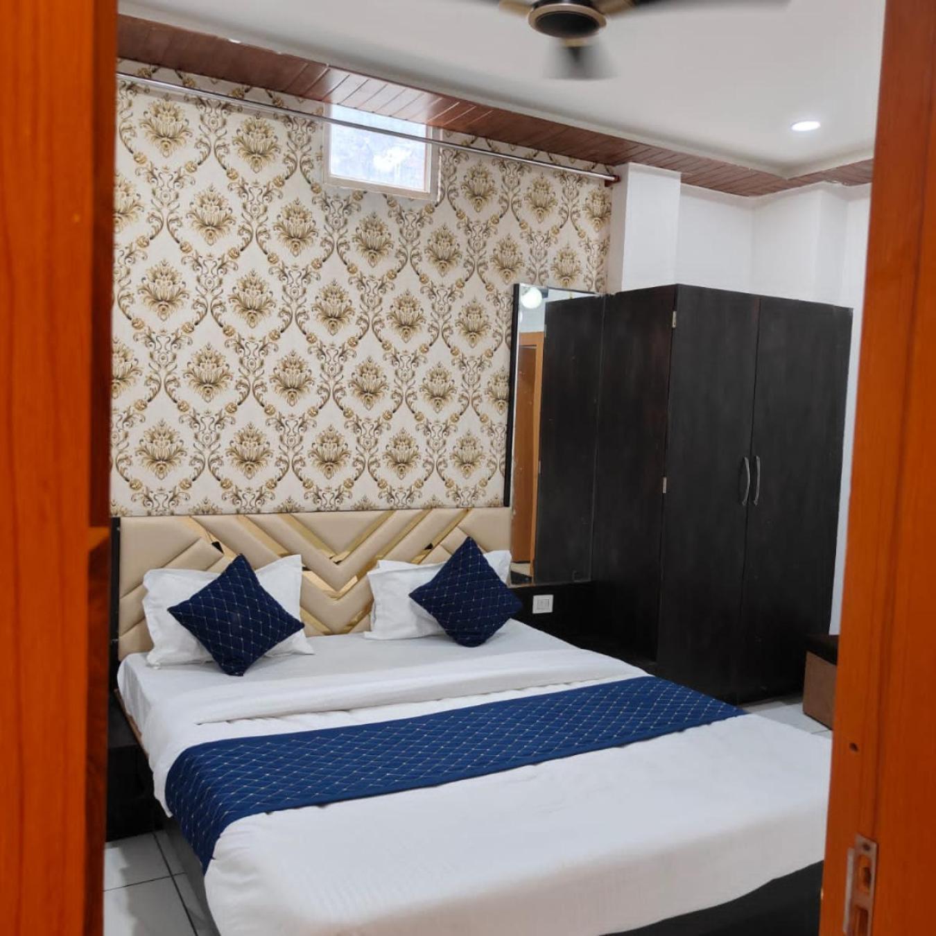 Rk Hotel & Restaurant Dewas Экстерьер фото